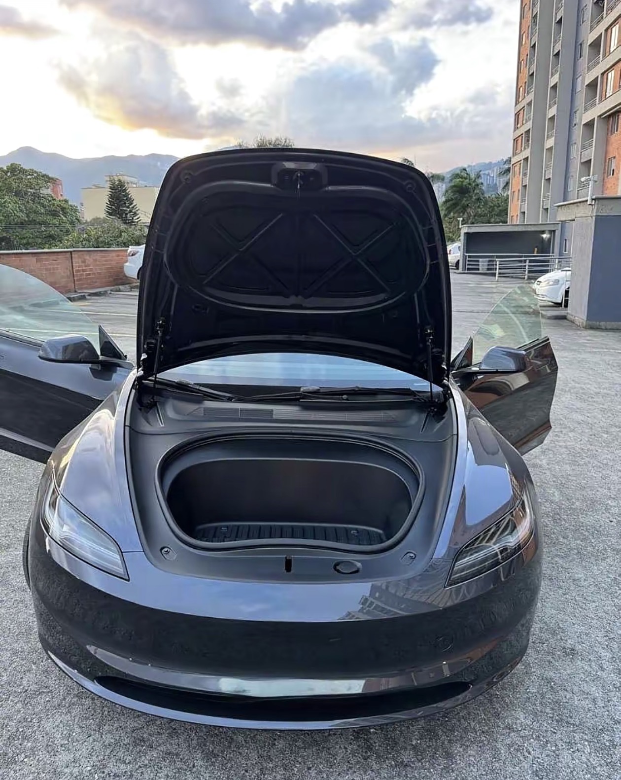 Tesla Model 3 - View 7