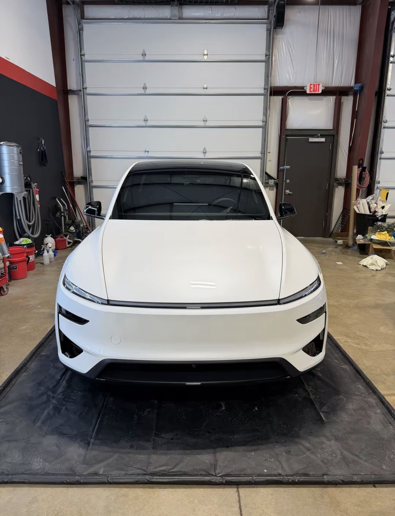 Tesla Model Y - View 4